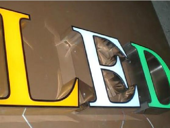 禄丰介绍LED招牌的基础知识。